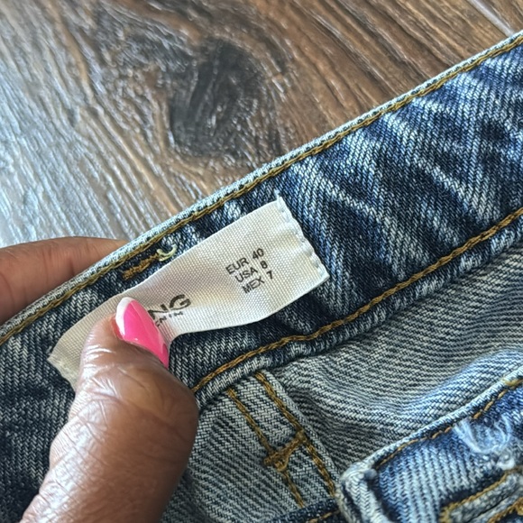 Distressed Jeans - Picture 8 of 9